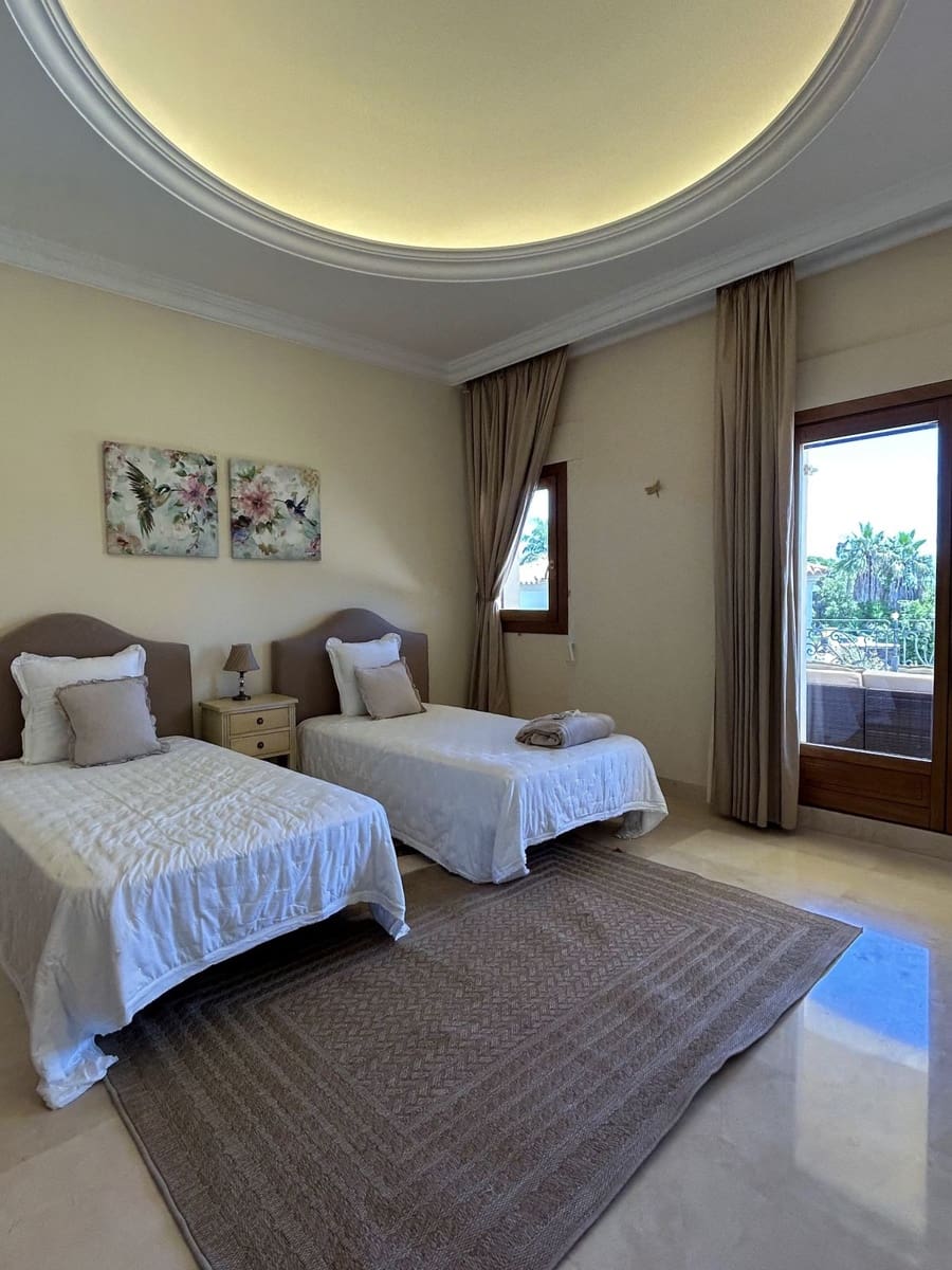 5 quarto Moradia para arrendar em Marbella com piscina garagem - 9 500 € (Ref: 9891178)