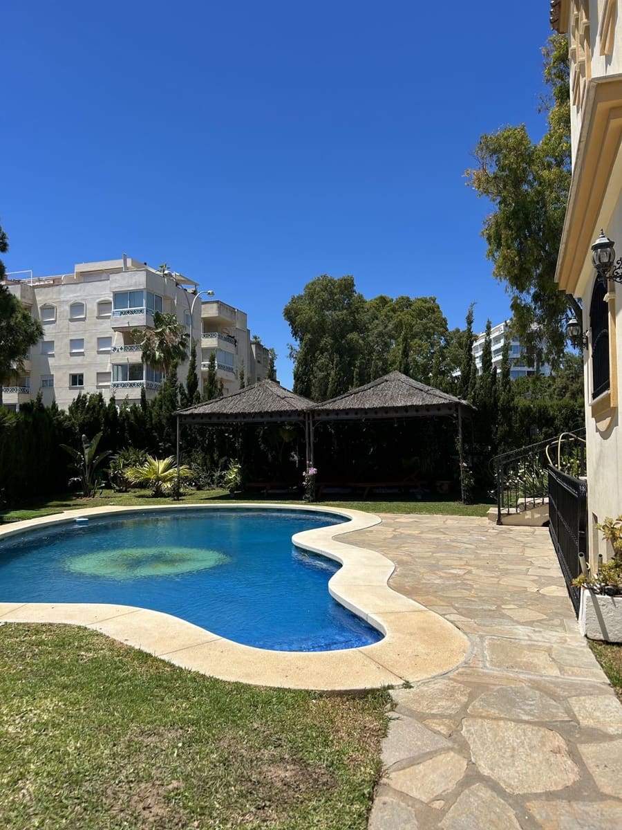5 quarto Moradia para arrendar em Marbella com piscina garagem - 9 500 € (Ref: 9891178)