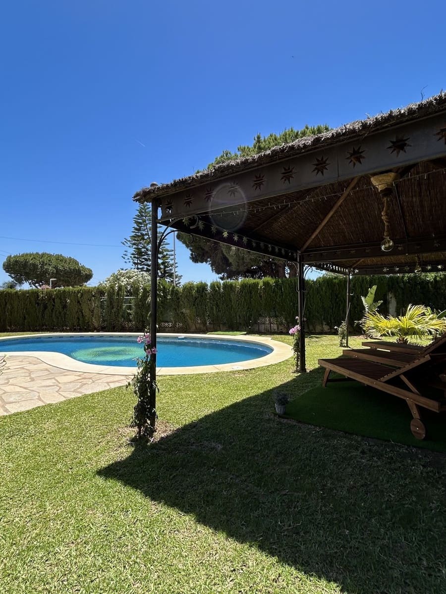 5 quarto Moradia para arrendar em Marbella com piscina garagem - 9 500 € (Ref: 9891178)