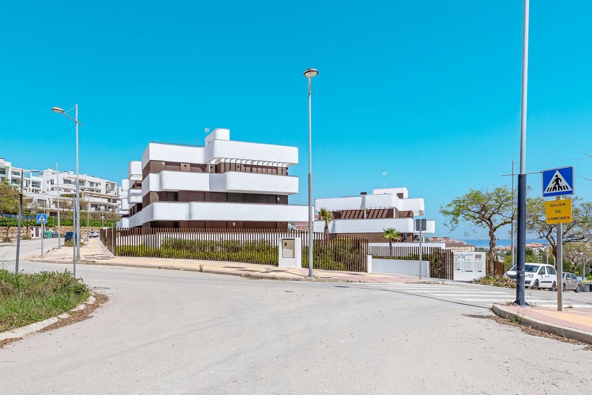 3 chambre Appartement à vendre à Estepona avec piscine garage - 659 000 € (Ref: 9891180)