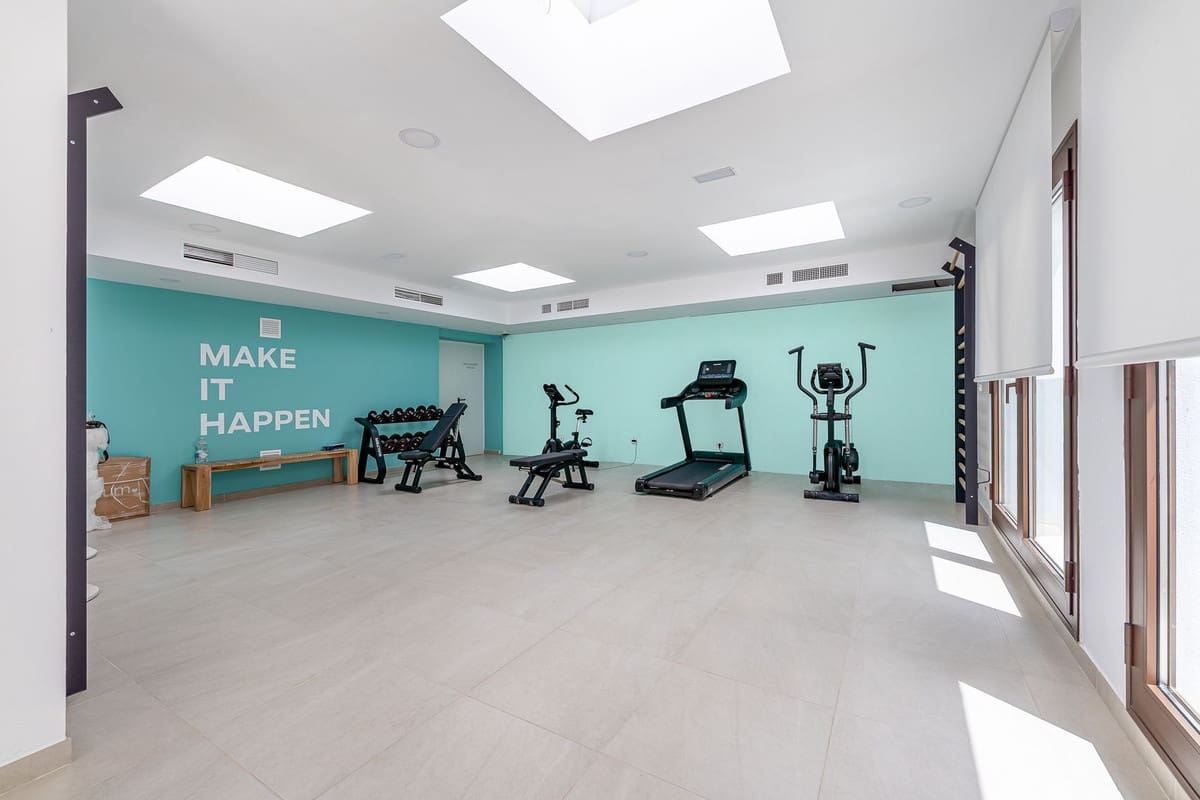 3 chambre Appartement à vendre à Estepona avec piscine garage - 659 000 € (Ref: 9891180)