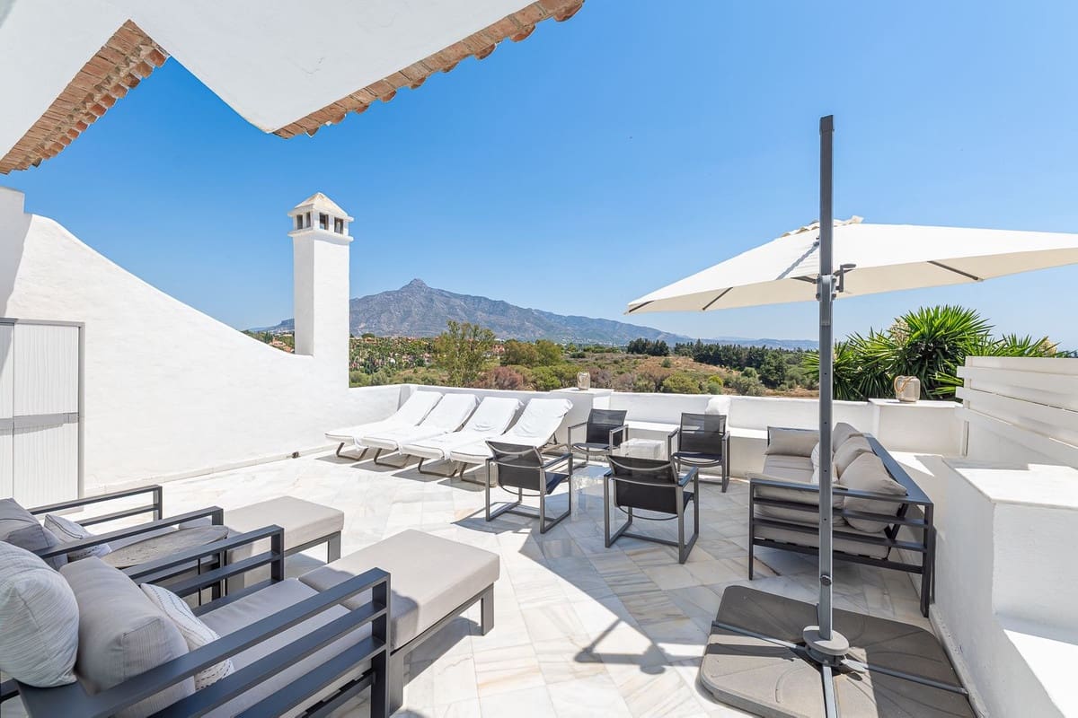 3 bedroom Townhouse for sale in Nueva Andalucia with pool garage - € 847,000 (Ref: 9891181)
