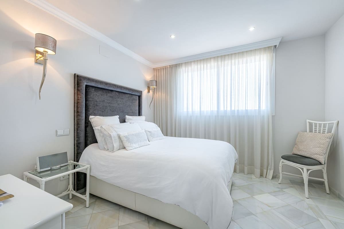 3 bedroom Townhouse for sale in Nueva Andalucia with pool garage - € 847,000 (Ref: 9891181)