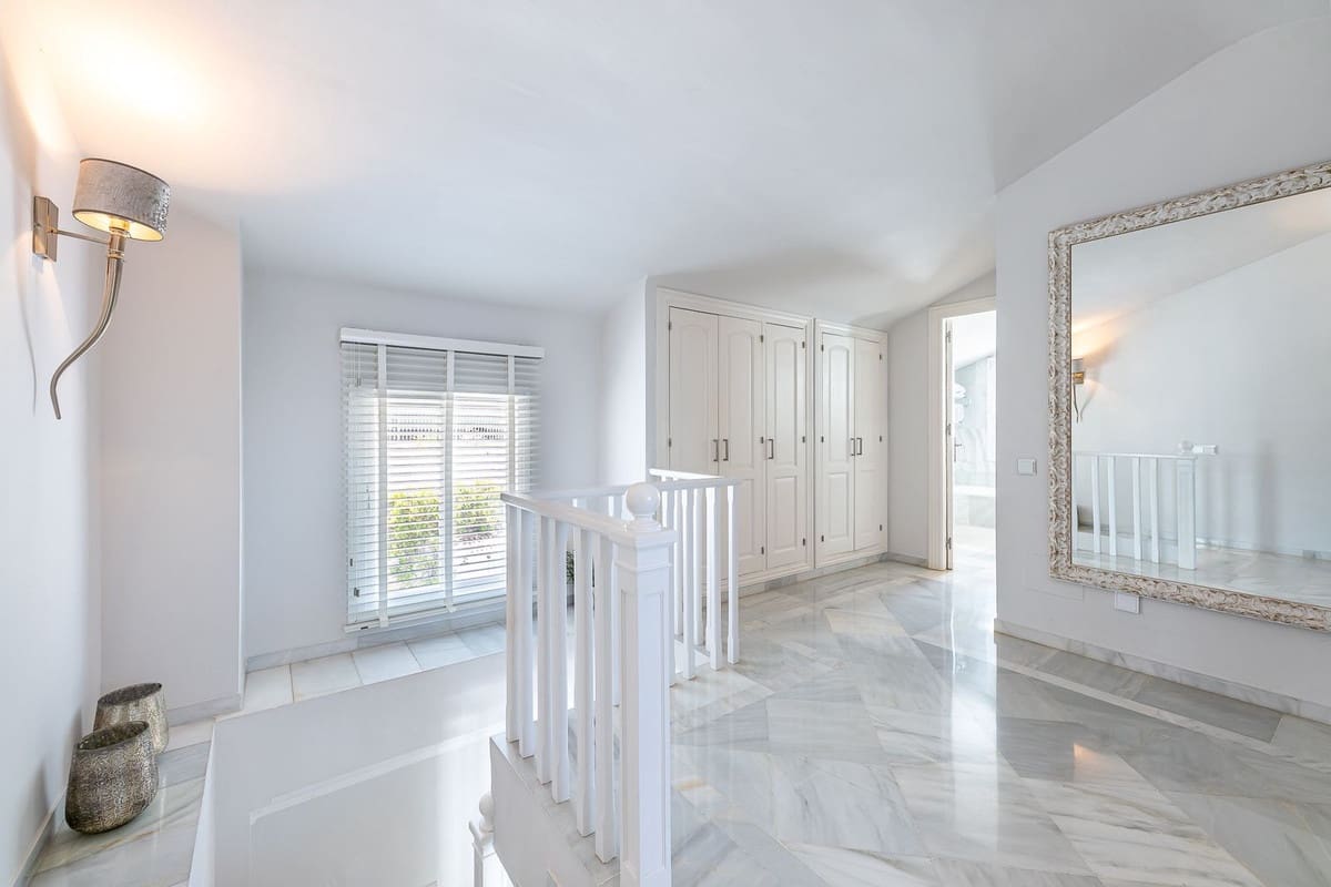 3 bedroom Townhouse for sale in Nueva Andalucia with pool garage - € 847,000 (Ref: 9891181)