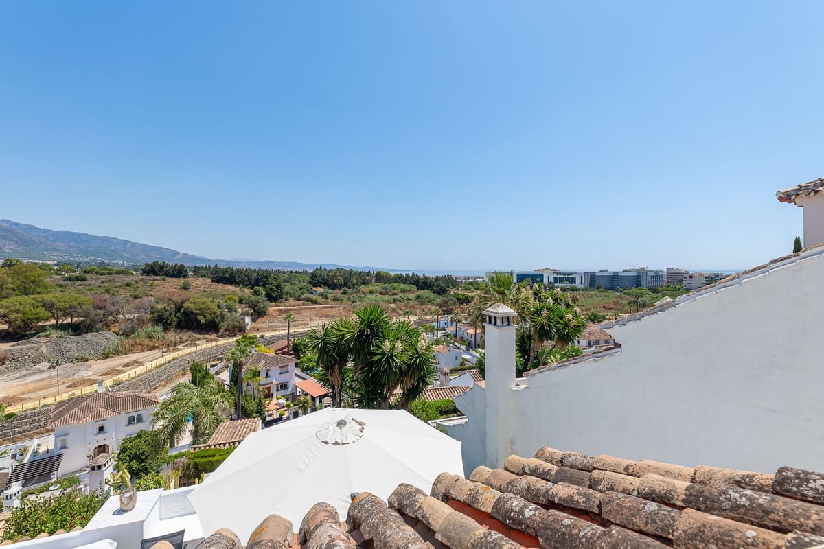 3 bedroom Townhouse for sale in Nueva Andalucia with pool garage - € 847,000 (Ref: 9891181)