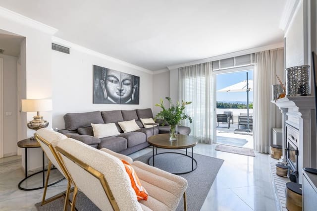 3 makuuhuone Omakotitalo myytävänä paikassa Nueva Andalucia, Marbella mukana uima-altaan 
autotalli - 847 000 € (Ref: 9891181)