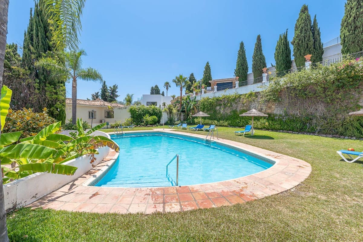 3 bedroom Townhouse for sale in Nueva Andalucia with pool garage - € 847,000 (Ref: 9891181)