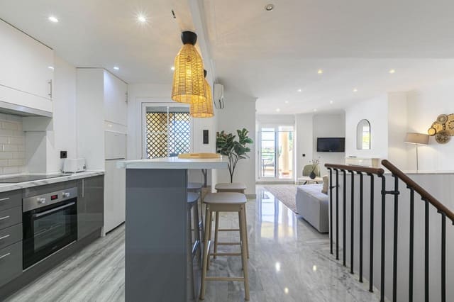 2 chambre Appartement à vendre à Nueva Andalucia, Marbella avec piscine garage - 514 856 € (Ref: 9891183)