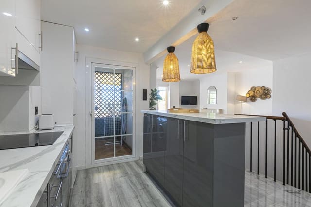 2 chambre Appartement à vendre à Nueva Andalucia, Marbella avec piscine garage - 514 856 € (Ref: 9891183)