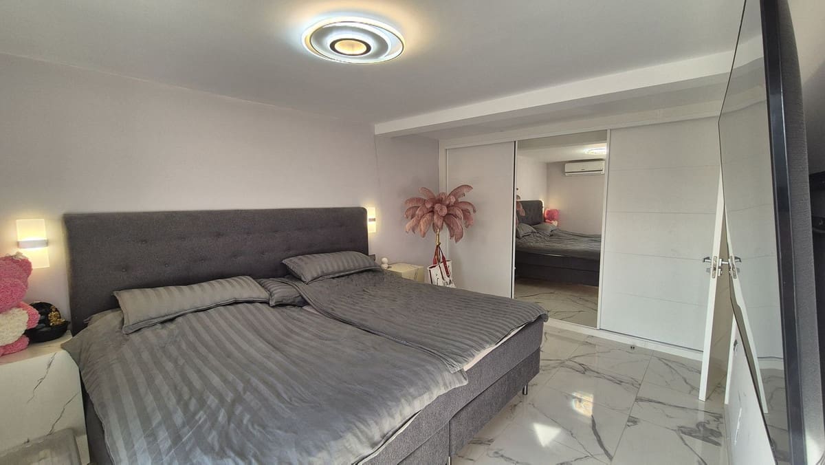4 sypialnia Dom na sprzedaż w La Reserva z basenem garażem - 675 000 € (Ref: 9891186)