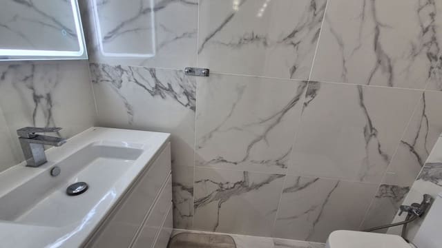 4 soveværelse Byhus til salg i La Reserva, Marbella - € 675.000 (Ref: 9891186)