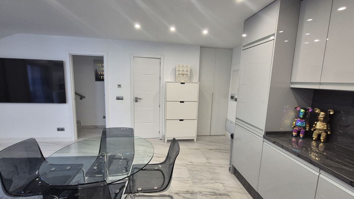 4 sypialnia Dom na sprzedaż w La Reserva z basenem garażem - 675 000 € (Ref: 9891186)