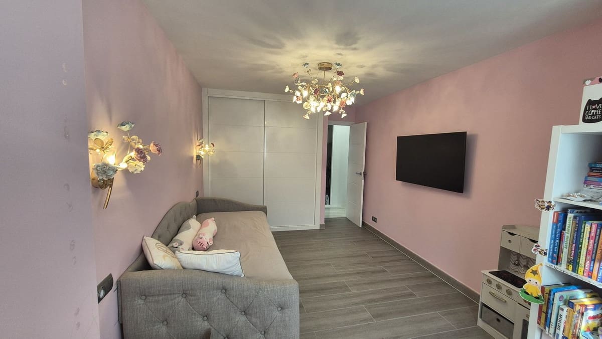 4 sypialnia Dom na sprzedaż w La Reserva z basenem garażem - 675 000 € (Ref: 9891186)