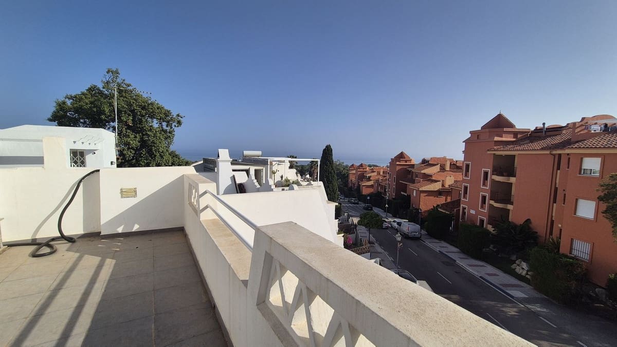 4 sypialnia Dom na sprzedaż w La Reserva z basenem garażem - 675 000 € (Ref: 9891186)