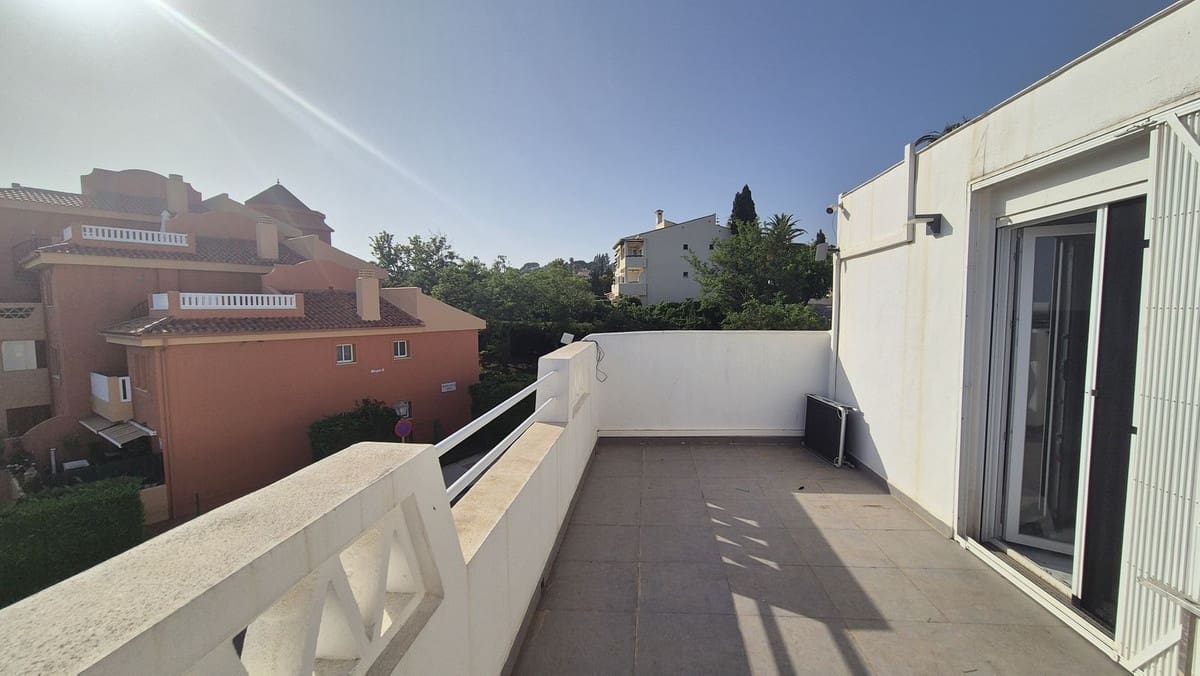 4 sypialnia Dom na sprzedaż w La Reserva z basenem garażem - 675 000 € (Ref: 9891186)