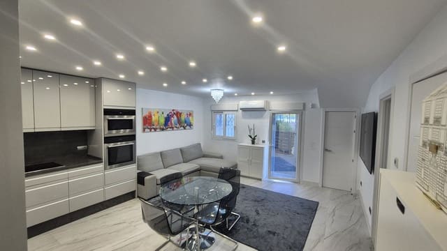 4 soveværelse Byhus til salg i La Reserva, Marbella - € 675.000 (Ref: 9891186)