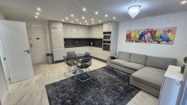 4 soveværelse Byhus til salg i La Reserva, Marbella - € 675.000 (Ref: 9891186)