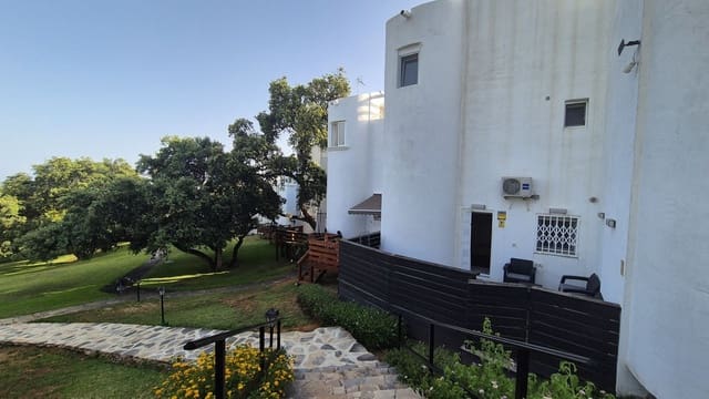4 soveværelse Byhus til salg i La Reserva, Marbella - € 675.000 (Ref: 9891186)