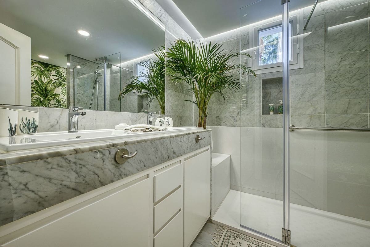 4 sypialnia Apartament na sprzedaż w Guadalmina z basenem garażem - 1 575 000 € (Ref: 9891187)