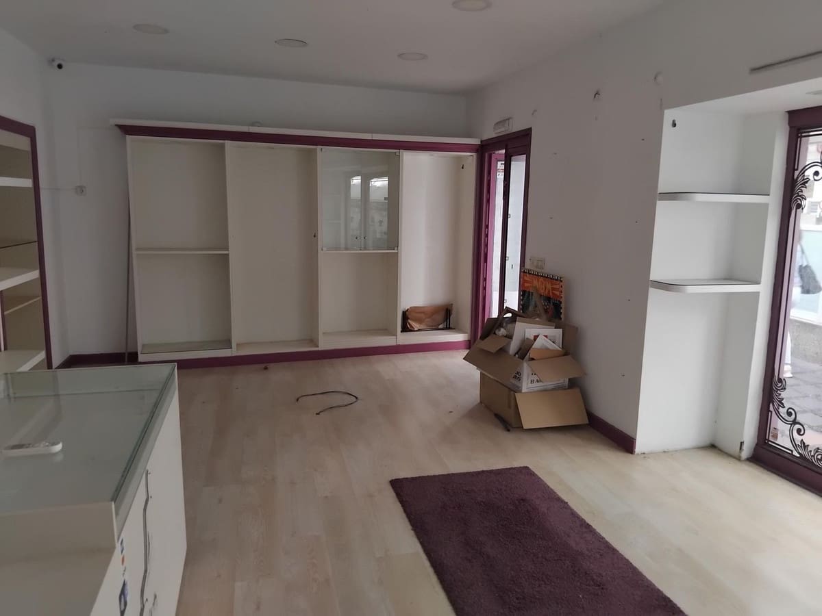6 bedroom Commercial for sale in Marbella - € 2,100,000 (Ref: 9891189)