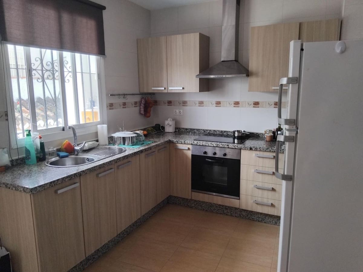 6 bedroom Commercial for sale in Marbella - € 2,100,000 (Ref: 9891189)
