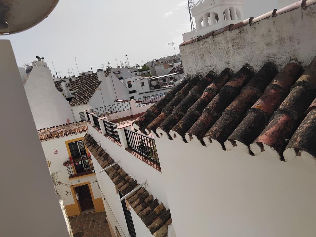 6 bedroom Commercial for sale in Marbella - € 2,100,000 (Ref: 9891189)