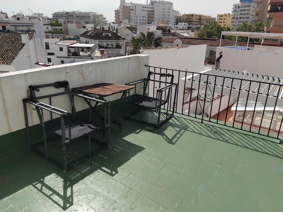 6 bedroom Commercial for sale in Marbella - € 2,100,000 (Ref: 9891189)