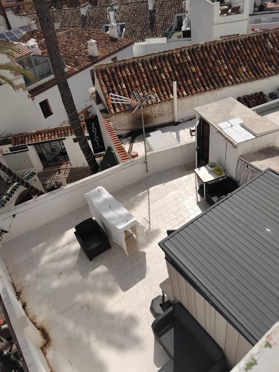 6 bedroom Commercial for sale in Marbella - € 2,100,000 (Ref: 9891189)