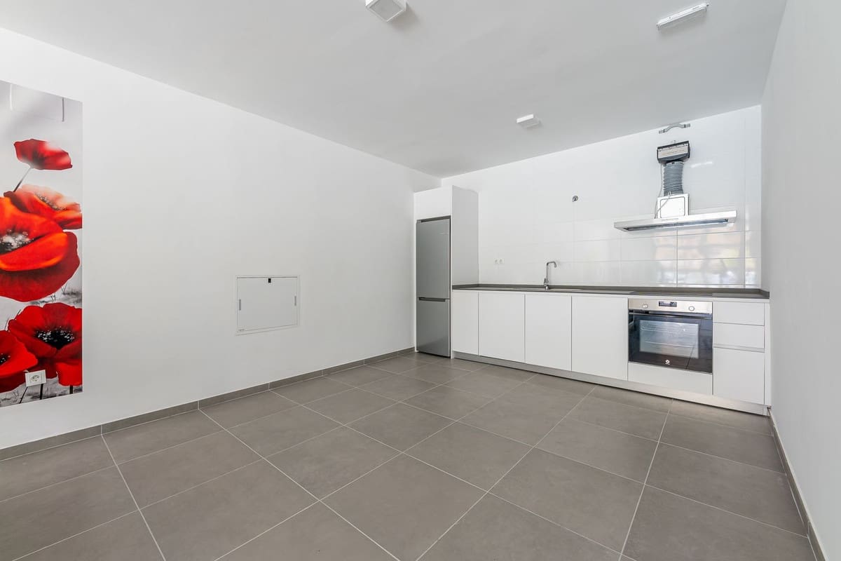 3 bedroom Apartment for sale in Benalmadena with pool garage - € 598,000 (Ref: 9891190)