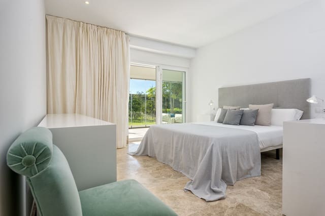 2 quarto Moradia Geminada para arrendar em Marbella com piscina garagem - 2 450 € (Ref: 9891191)