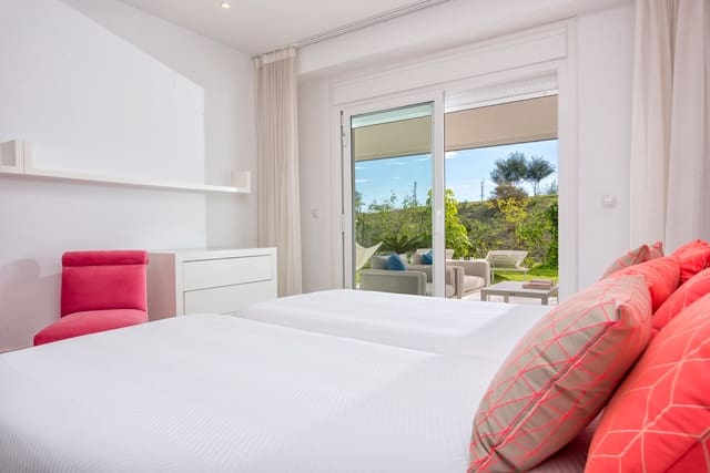 2 quarto Moradia Geminada para arrendar em Marbella com piscina garagem - 2 450 € (Ref: 9891191)