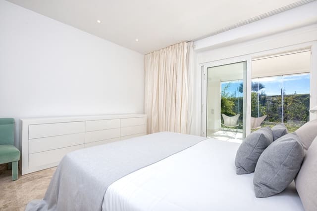 2 quarto Moradia Geminada para arrendar em Marbella com piscina garagem - 2 450 € (Ref: 9891191)