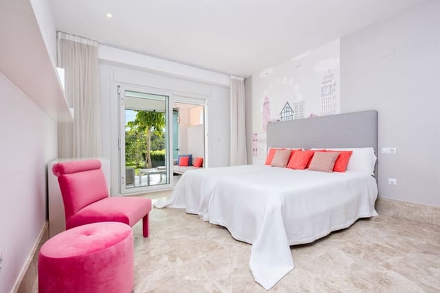2 quarto Moradia Geminada para arrendar em Marbella com piscina garagem - 2 450 € (Ref: 9891191)