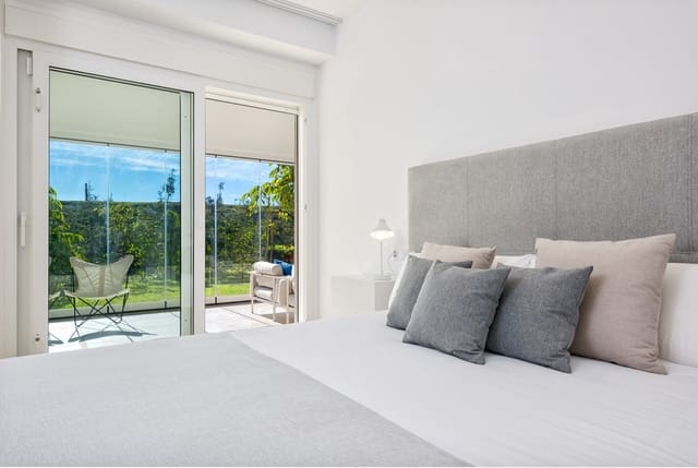 2 quarto Moradia Geminada para arrendar em Marbella com piscina garagem - 2 450 € (Ref: 9891191)