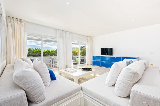 2 quarto Moradia Geminada para arrendar em Marbella com piscina garagem - 2 450 € (Ref: 9891191)