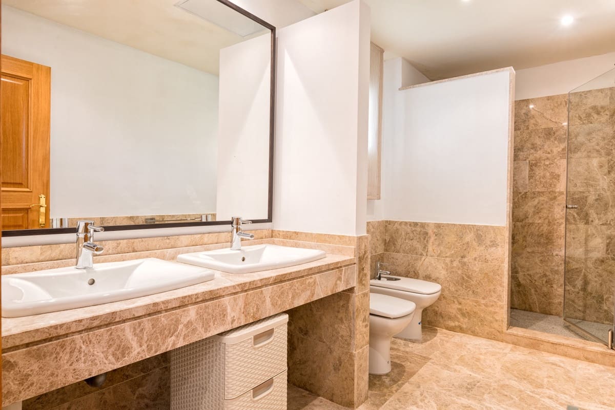 2 Zimmer Doppelhaus zu vermieten in Marbella mit Pool Garage - 2.450 € (Ref: 9891191)