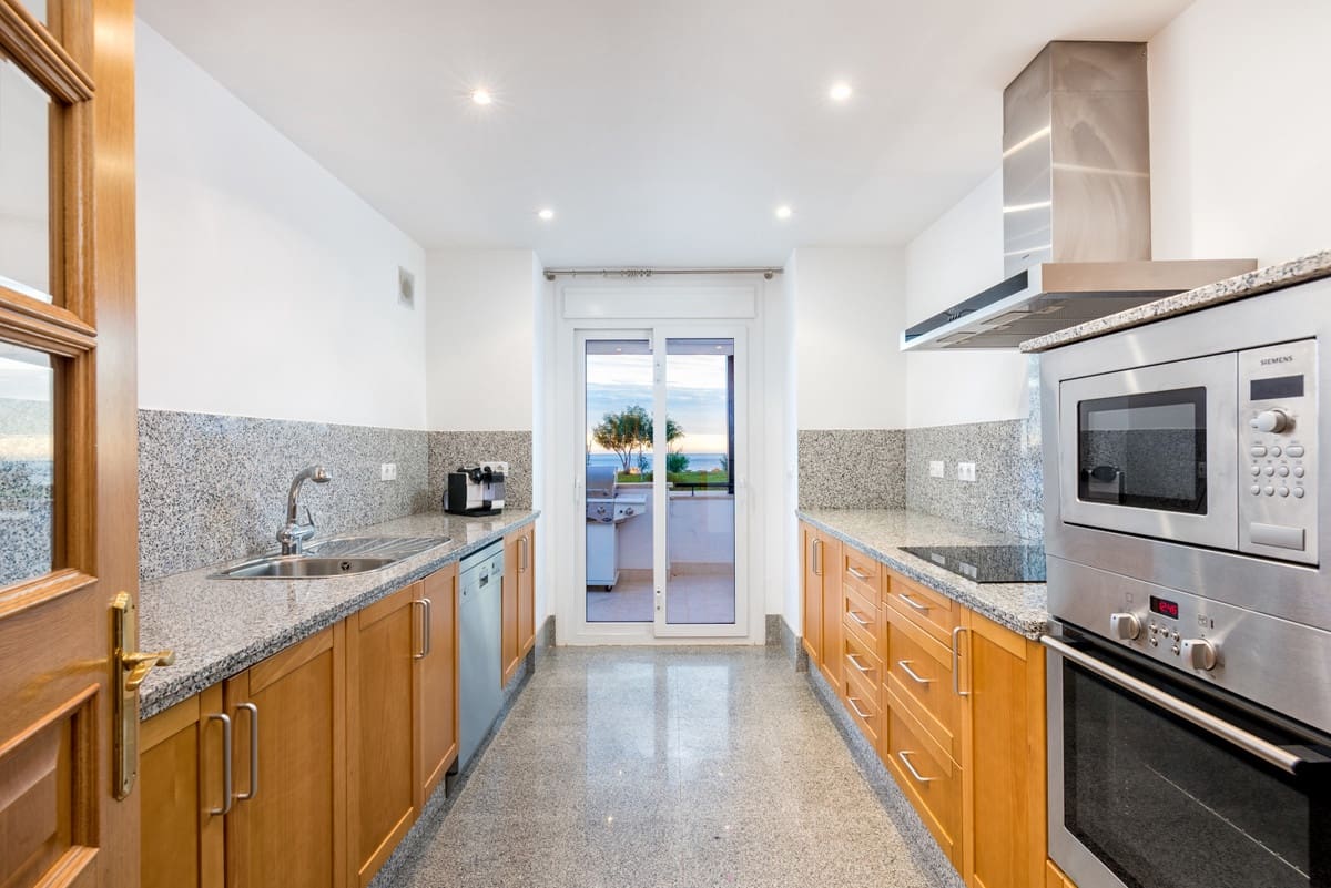 2 Zimmer Doppelhaus zu vermieten in Marbella mit Pool Garage - 2.450 € (Ref: 9891191)