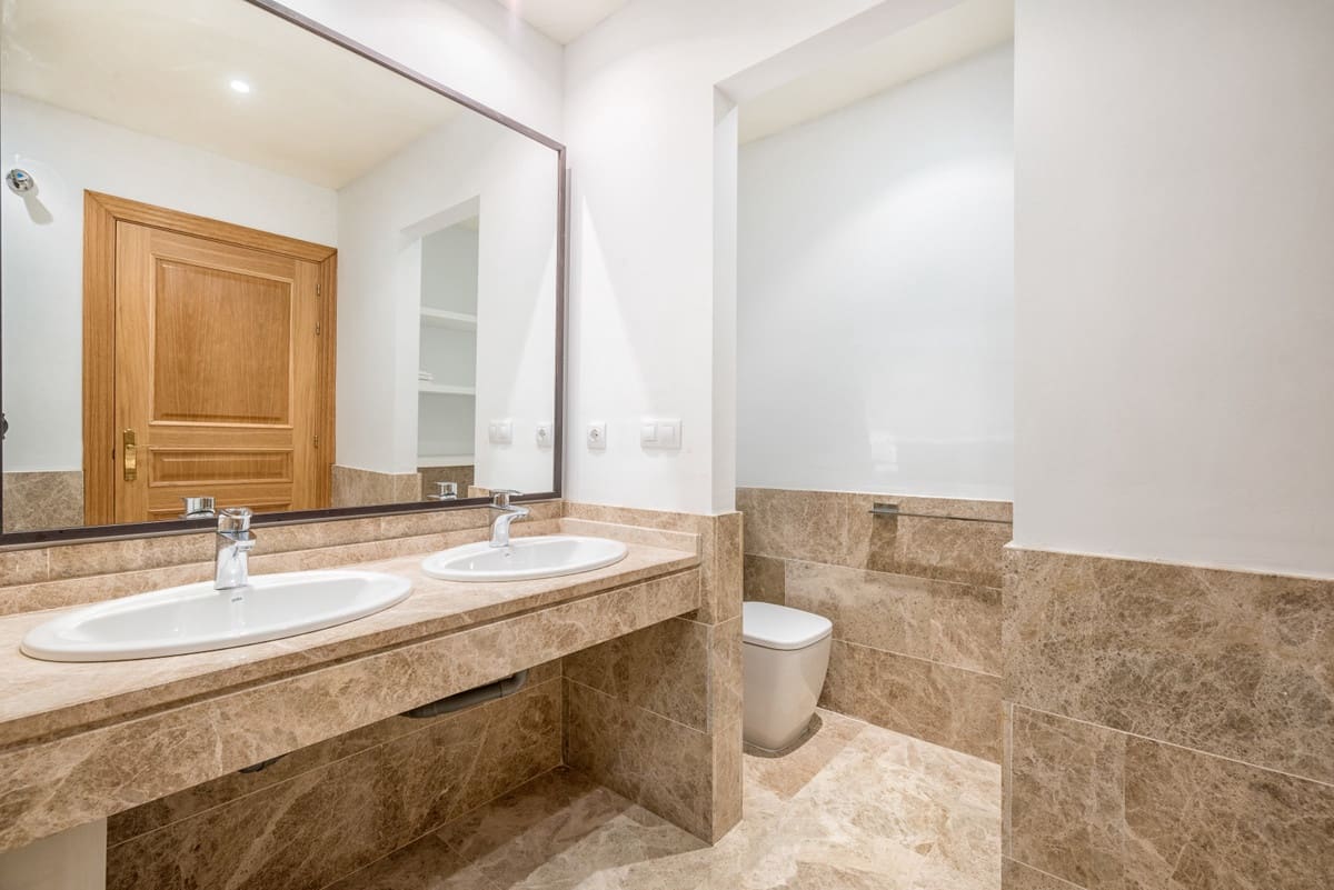 2 Zimmer Doppelhaus zu vermieten in Marbella mit Pool Garage - 2.450 € (Ref: 9891191)