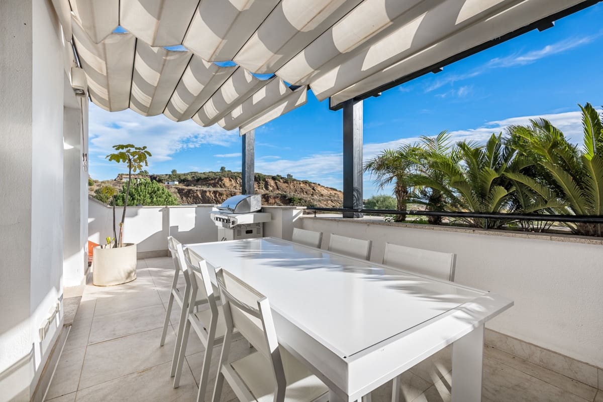 2 Zimmer Doppelhaus zu vermieten in Marbella mit Pool Garage - 2.450 € (Ref: 9891191)