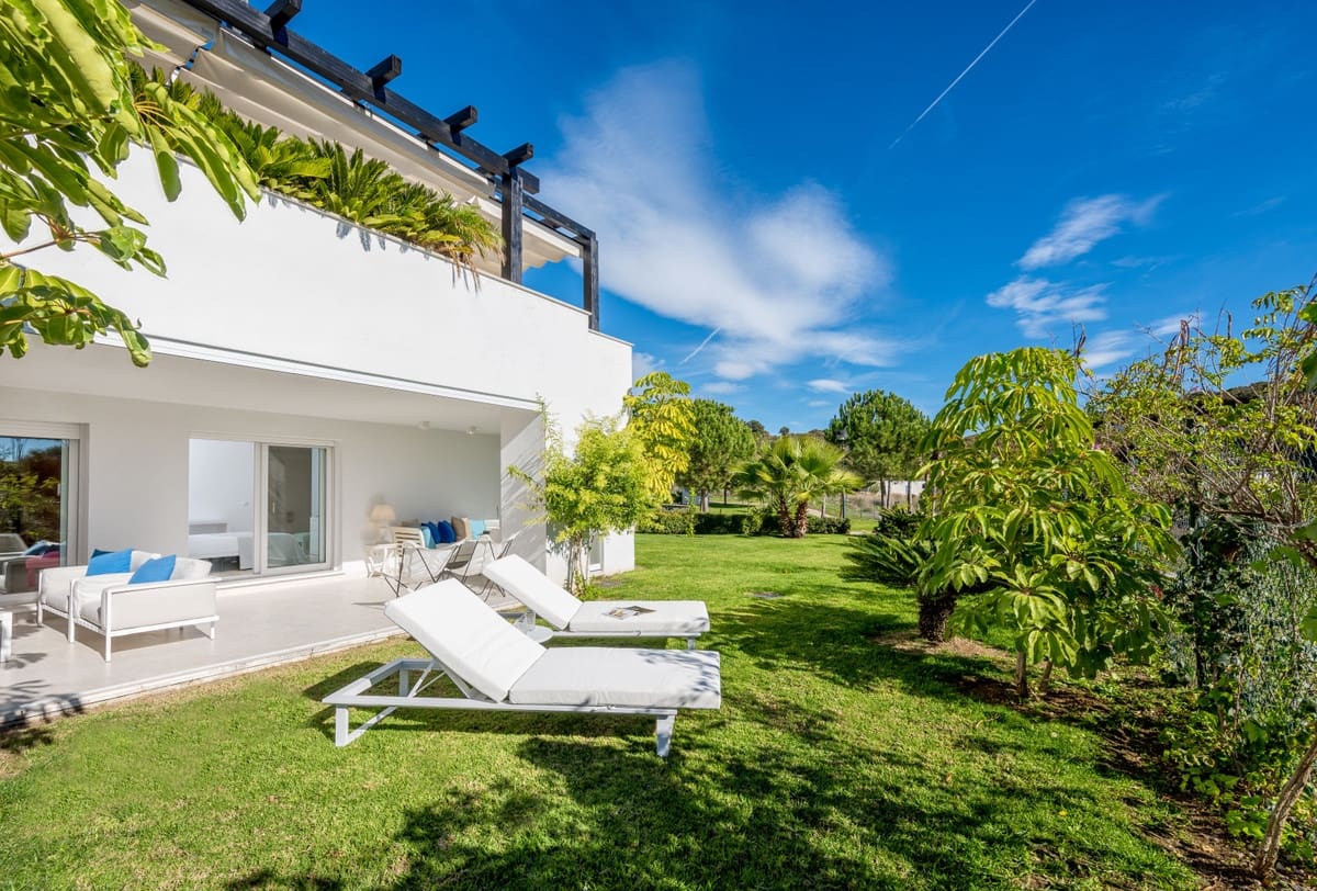 2 Zimmer Doppelhaus zu vermieten in Marbella mit Pool Garage - 2.450 € (Ref: 9891191)