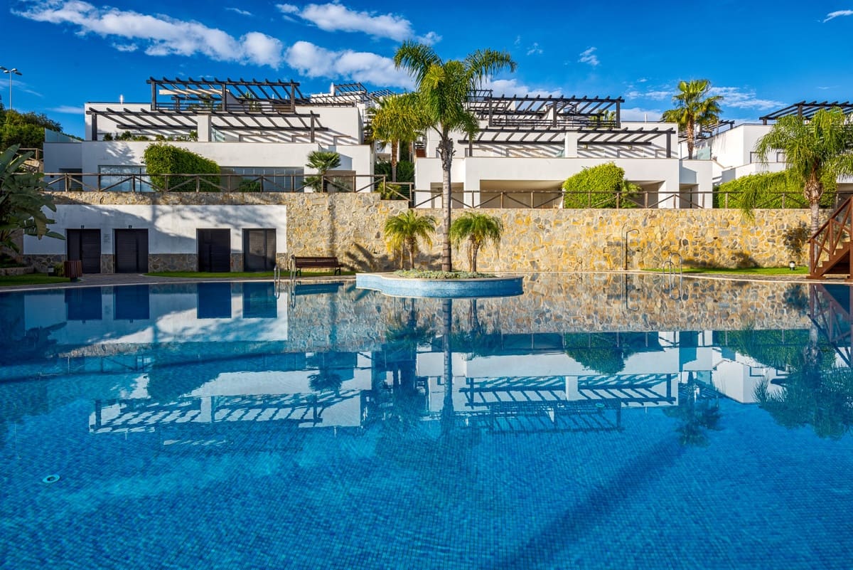 2 Zimmer Doppelhaus zu vermieten in Marbella mit Pool Garage - 2.450 € (Ref: 9891191)
