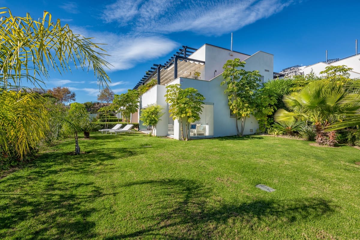 2 Zimmer Doppelhaus zu vermieten in Marbella mit Pool Garage - 2.450 € (Ref: 9891191)