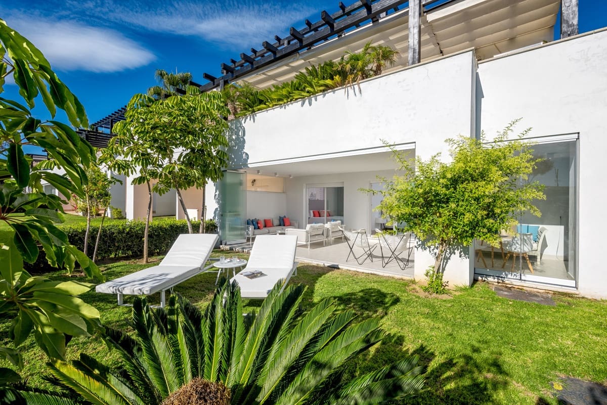 2 Zimmer Doppelhaus zu vermieten in Marbella mit Pool Garage - 2.450 € (Ref: 9891191)