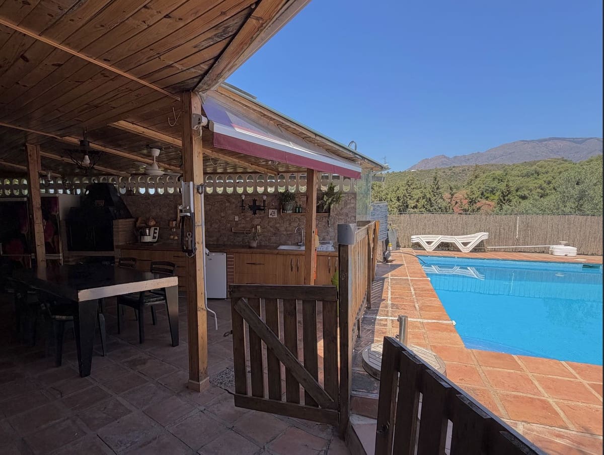 6 bedroom Finca/Country House for sale in Estepona with pool garage - € 900,000 (Ref: 9893267)