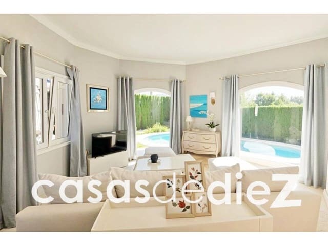 3 soverom Villa til salgs i Oliva Nova, Oliva med svømmebasseng garasje - € 595 000 (Ref: 9425857)