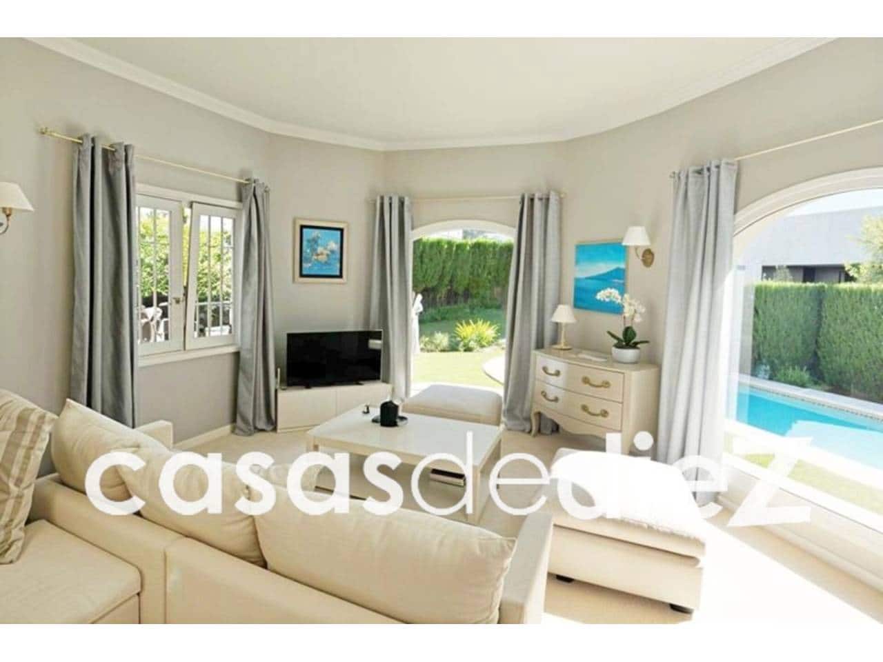 3 bedroom Villa for sale in Oliva Nova with pool garage - € 595,000 (Ref: 9425857)