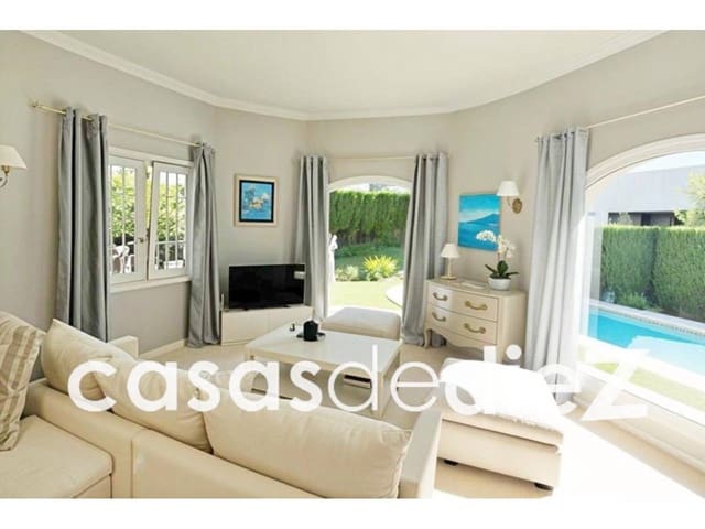 3 soverom Villa til salgs i Oliva Nova, Oliva med svømmebasseng garasje - € 595 000 (Ref: 9425857)