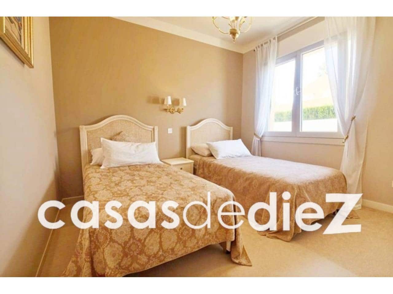 3 bedroom Villa for sale in Oliva Nova with pool garage - € 595,000 (Ref: 9425857)