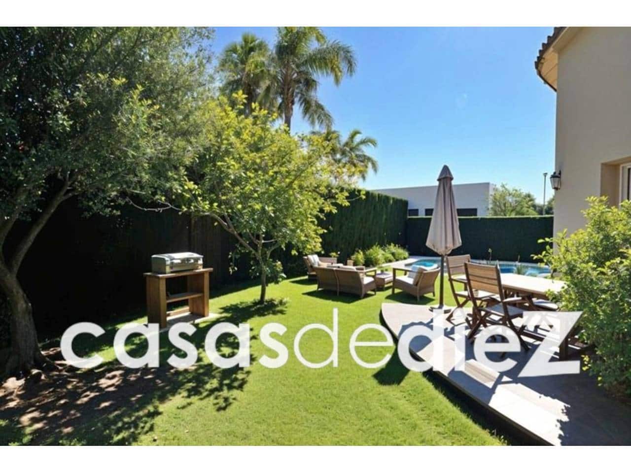 3 bedroom Villa for sale in Oliva Nova with pool garage - € 595,000 (Ref: 9425857)