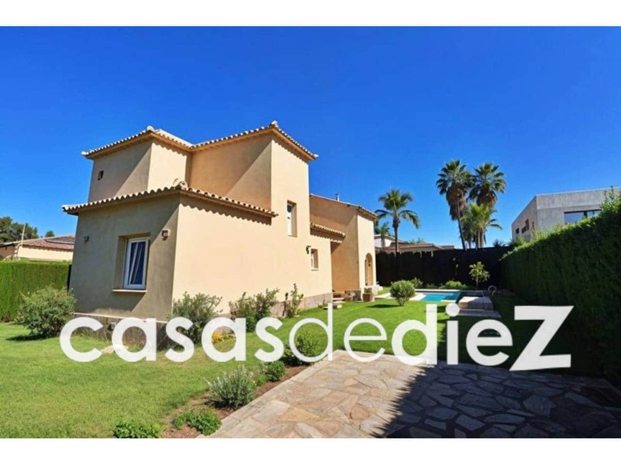 3 bedroom Villa for sale in Oliva Nova with pool garage - € 595,000 (Ref: 9425857)